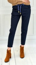 Oryginalne spodnie LAVINIA damskie wiązane na gumce eleganckie - granatowe - Moda Sanok Oryginalne spodnie LAVINIA damskie wiązane na gumce eleganckie - granatowe - Moda Sanok