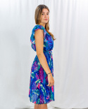 Ciemnoniebieska sukienka Diana w liście, z delikatnymi rękawkami i plisowanym dołem New Collection - MODA SANOK Ciemnoniebieska sukienka Diana w liście, z delikatnymi rękawkami i plisowanym dołem New Collection - MODA SANOK