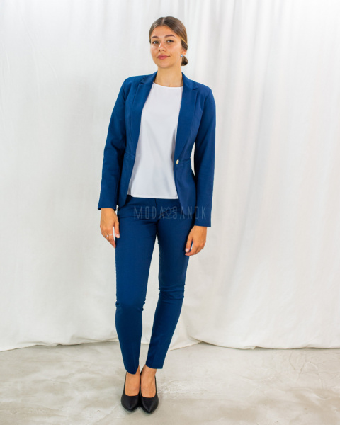 Elegancki granatowy żakiet BB zapinany na złoty, błyszczący guzik - MODA SANOK Elegancki granatowy żakiet BB zapinany na złoty, błyszczący guzik - MODA SANOK