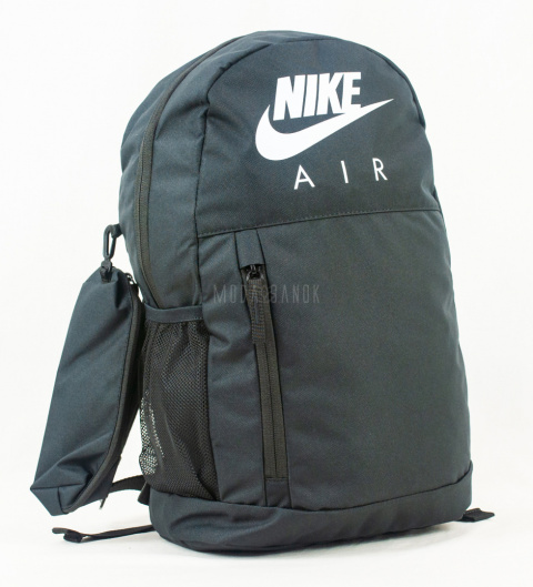 Jednokomorowy, pojemny, czarny plecak NIKE Air z piórnikiem - MODA SANOK Jednokomorowy, pojemny, czarny plecak NIKE Air z piórnikiem - MODA SANOK
