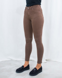 Brązowe uniwersalne elastyczne jeansy podkreślające figurę push up MOON GIRL - MODA SANOK Brązowe uniwersalne elastyczne jeansy podkreślające figurę push up MOON GIRL - MODA SANOK