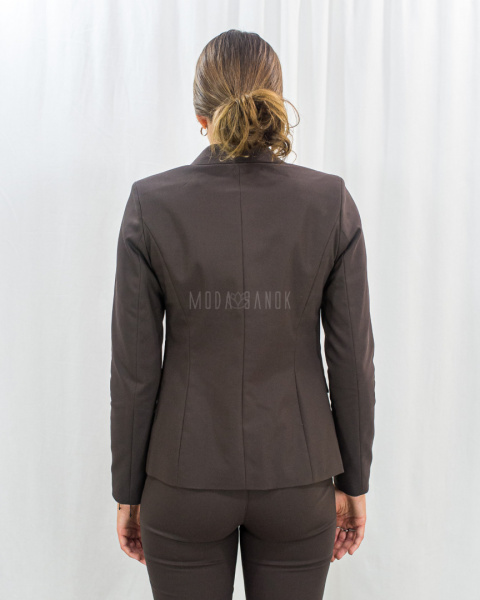 Damski elegancki garnitur w kolorze brązowym - spodnie i marynarka MTM - MODA SANOK Damski elegancki garnitur w kolorze brązowym - spodnie i marynarka MTM - MODA SANOK