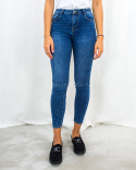 Dopasowane obcisłe jeansy w ciemnym kolorze z wysokim stanem i żółtą nicią MOON GIRL - MODA SANOK Dopasowane obcisłe jeansy w ciemnym kolorze z wysokim stanem i żółtą nicią MOON GIRL - MODA SANOK