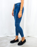 Dopasowane obcisłe jeansy w ciemnym kolorze z wysokim stanem i żółtą nicią MOON GIRL - MODA SANOK Dopasowane obcisłe jeansy w ciemnym kolorze z wysokim stanem i żółtą nicią MOON GIRL - MODA SANOK