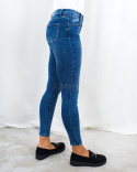 Dopasowane obcisłe jeansy w ciemnym kolorze z wysokim stanem i żółtą nicią MOON GIRL - MODA SANOK Dopasowane obcisłe jeansy w ciemnym kolorze z wysokim stanem i żółtą nicią MOON GIRL - MODA SANOK