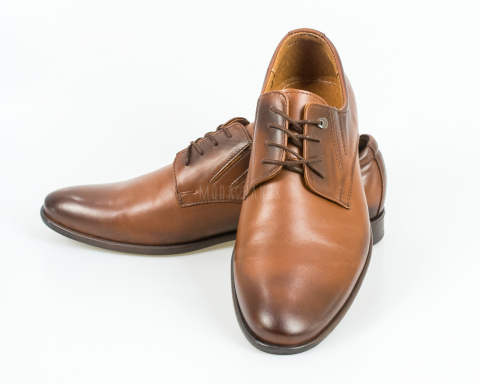 Eleganckie skórzane męskie brązowe buty z przyciemnianym przodem gładkie - MODA SANOK Eleganckie skórzane męskie brązowe buty z przyciemnianym przodem gładkie - MODA SANOK
