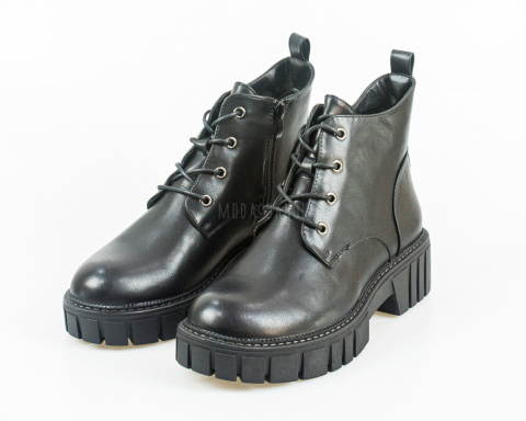Damskie buty na platformie w kolorze czarnym sznurowane na cztery dziurki i zasuwane na zamek - MODA SANOK Damskie buty na platformie w kolorze czarnym sznurowane na cztery dziurki i zasuwane na zamek - MODA SANOK