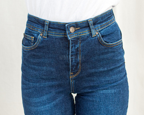 Przylegające jeansy damskie CROSS JEANS z delikatnym efektem przetarcia na przodzie - MODA SANOK Przylegające jeansy damskie CROSS JEANS z delikatnym efektem przetarcia na przodzie - MODA SANOK