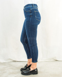 Przylegające jeansy damskie CROSS JEANS z delikatnym efektem przetarcia na przodzie - MODA SANOK Przylegające jeansy damskie CROSS JEANS z delikatnym efektem przetarcia na przodzie - MODA SANOK