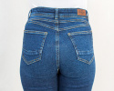 Przylegające jeansy damskie CROSS JEANS z delikatnym efektem przetarcia na przodzie - MODA SANOK Przylegające jeansy damskie CROSS JEANS z delikatnym efektem przetarcia na przodzie - MODA SANOK