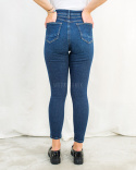 Przylegające jeansy damskie CROSS JEANS z delikatnym efektem przetarcia na przodzie - MODA SANOK Przylegające jeansy damskie CROSS JEANS z delikatnym efektem przetarcia na przodzie - MODA SANOK