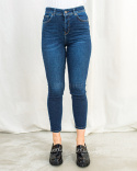 Przylegające jeansy damskie CROSS JEANS z delikatnym efektem przetarcia na przodzie - MODA SANOK Przylegające jeansy damskie CROSS JEANS z delikatnym efektem przetarcia na przodzie - MODA SANOK