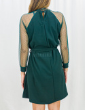 Elegancka kobieca sukienka w kolorze butelkowej zieleni z tiulowymi rękawami w kropeczki i paskiem - MODA SANOK Elegancka kobieca sukienka w kolorze butelkowej zieleni z tiulowymi rękawami w kropeczki i paskiem - MODA SANOK