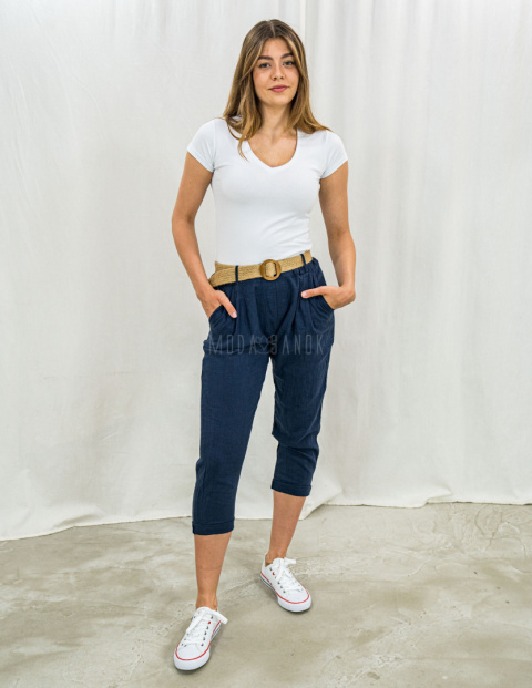 Cienkie lniane rybaczki z kieszeniami i paskiem w kolorze granatowym - MODA SANOK Cienkie lniane rybaczki z kieszeniami i paskiem w kolorze granatowym - MODA SANOK