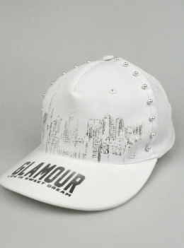 Dziewczęca biała czapka z daszkiem i nadrukiem miasta MAGROF -  MODA SANOK