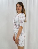 Elegancka krótka biała sukienka z jasnymi kwiatami KATNISS - MODA SANOK Elegancka krótka biała sukienka z jasnymi kwiatami KATNISS - MODA SANOK