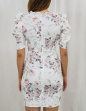 Elegancka krótka biała sukienka z jasnymi kwiatami KATNISS - MODA SANOK Elegancka krótka biała sukienka z jasnymi kwiatami KATNISS - MODA SANOK