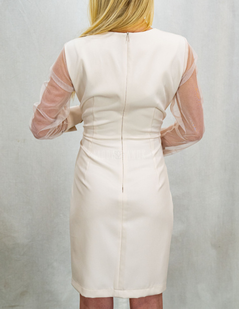 Elegnacka jasno beżowa sukienka z paskiem i tiulowymi rękawami - MODA SANOK Elegnacka jasno beżowa sukienka z paskiem i tiulowymi rękawami - MODA SANOK