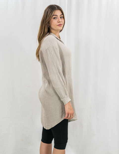 Jasno beżowa bawełniana długa koszula zapinana na małe guziki - MODA SANOK
