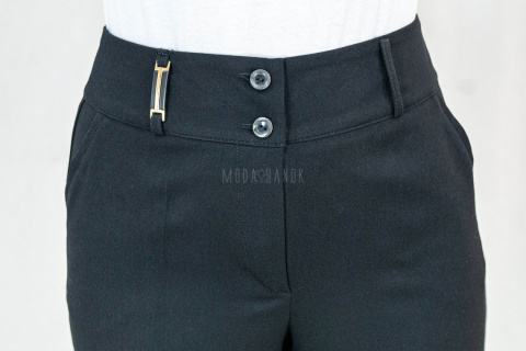 Czarne eleganckie spodnie damskie ze złotą ozdobą na szlufce MTM - MODA SANOK