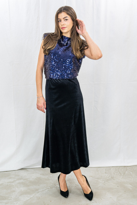 Elegancka cekinowa bluzka wiązana z tyłu w kolorze fioletowym - MODA SANOK Elegancka cekinowa bluzka wiązana z tyłu w kolorze fioletowym - MODA SANOK