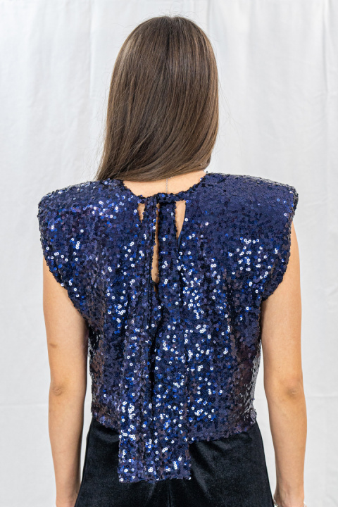 Elegancka cekinowa bluzka wiązana z tyłu w kolorze fioletowym - MODA SANOK Elegancka cekinowa bluzka wiązana z tyłu w kolorze fioletowym - MODA SANOK