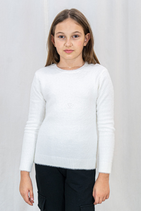 Dziewczęcy klasyczny sweterek w kolorze ecru z okrągłym dekoltem - MODA SANOK