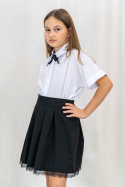Elegancka biała dziewczęca bluzka z krótkim rękawem i kokardką przy kołnierzu - MODA SANOK Elegancka biała dziewczęca bluzka z krótkim rękawem i kokardką przy kołnierzu - MODA SANOK