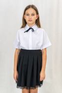 Elegancka biała dziewczęca bluzka z krótkim rękawem i kokardką przy kołnierzu - MODA SANOK Elegancka biała dziewczęca bluzka z krótkim rękawem i kokardką przy kołnierzu - MODA SANOK