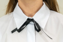 Elegancka biała dziewczęca bluzka z krótkim rękawem i kokardką przy kołnierzu - MODA SANOK Elegancka biała dziewczęca bluzka z krótkim rękawem i kokardką przy kołnierzu - MODA SANOK