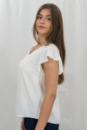 Biał elegancka bluzka damska z krótkim rękawem zakończonym falbanką oraz dekoltem w serek MADEX - MODA SANOK