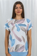 Kremowa elegancka bluzka damska we wzory z krótkim rękawem i wycięciem na plecach ARIGO - MODA SANOK