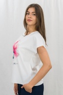 Bluzka damska w kolorze białym z błyszczącym nadrukiem, aplikacją kwiatu, krótki rękaw, okrągły dekolt TWÓJ STYL - MODA SANOK