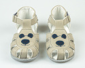 Sandałki chłopięce w kolorze jasno szarym zabudowany przód KORNECKI - MODA SANOK