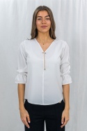 Koszula w kolorze białym z rekawem 3/4 ze zdobieniem na dekoldzie -Moda Sanok