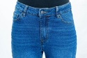 Spodnie damskie jeansowe model straight fit w kolorze ciemnoniebieskim - MODA SANOK