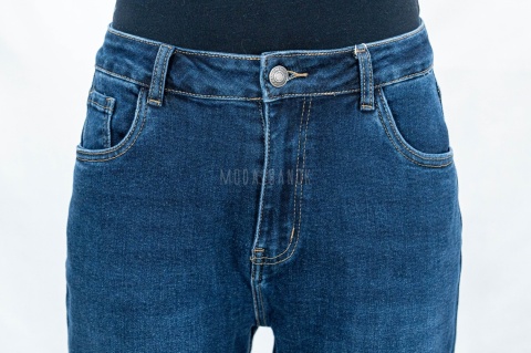 Spodnie damskie jeansowe typu MOM JEANS w kolorze ciemnego granatu - MODA SANOK