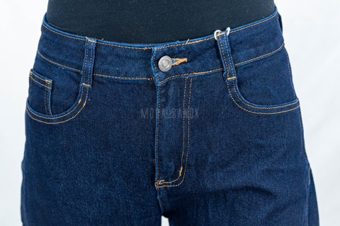 Spodnie damskie model balloon jeansowe w kolorze ciemnego granatu  - MODA SANOK