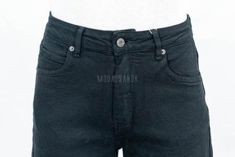 Spodnie jeansowe damskie Mom Fit w kolorze czarnym - MODA SANOK
