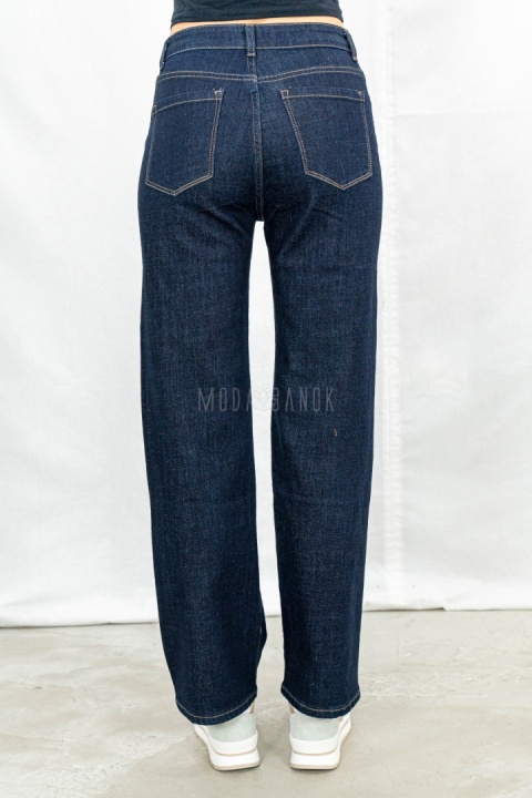 Spodnie jeansowe damskie regular z prostą nogawką i wysokim stanemw w kolorze ciemnego granatu - MODA SANOK