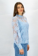 Elegancka koronkowa bluzka w kolorze błękitnym z długim rękawem i stójką - MODA SANOK