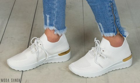Białe damskie buty sportowe siatka wiązane zdobione złotym elementem Moda Sanok Białe damskie buty sportowe siatka wiązane zdobione złotym elementem Moda Sanok