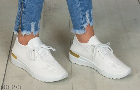 Białe damskie buty sportowe siatka wiązane zdobione złotym elementem Moda Sanok Białe damskie buty sportowe siatka wiązane zdobione złotym elementem Moda Sanok