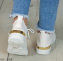 Białe damskie buty sportowe siatka wiązane zdobione złotym elementem Moda Sanok Białe damskie buty sportowe siatka wiązane zdobione złotym elementem Moda Sanok
