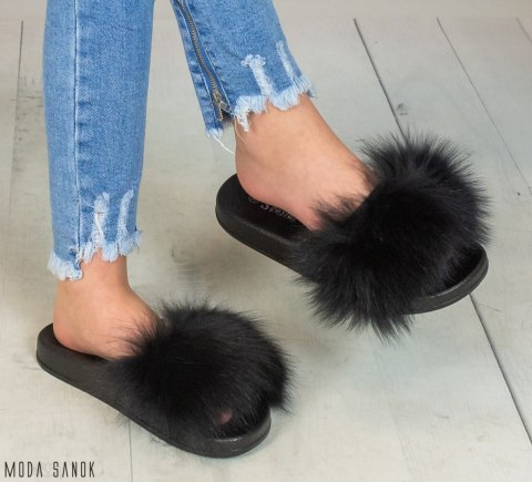Czarne damskie klapki z futerkiem MODA SANOK Czarne damskie klapki z futerkiem MODA SANOK