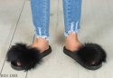 Czarne damskie klapki z futerkiem MODA SANOK Czarne damskie klapki z futerkiem MODA SANOK