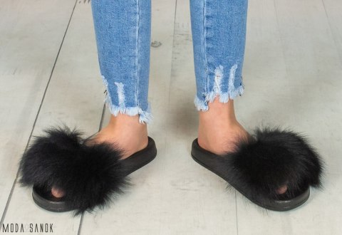 Czarne damskie klapki z futerkiem MODA SANOK Czarne damskie klapki z futerkiem MODA SANOK