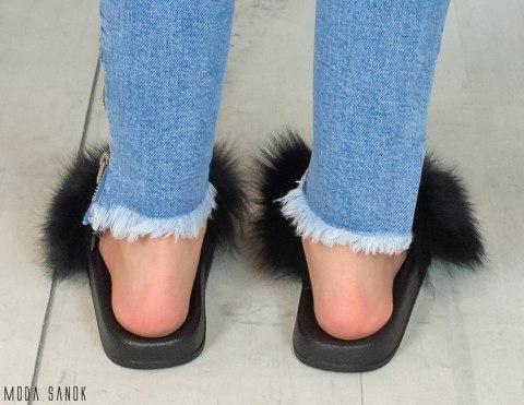 Czarne damskie klapki z futerkiem MODA SANOK Czarne damskie klapki z futerkiem MODA SANOK