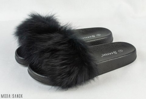 Czarne damskie klapki z futerkiem MODA SANOK Czarne damskie klapki z futerkiem MODA SANOK
