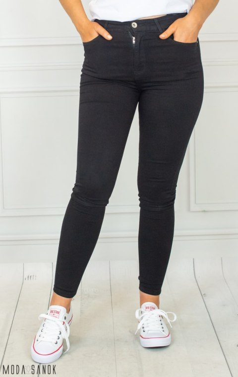 Czarne stylowe dopasowane spodnie damskie z elastycznego materiału jeans GOODIES - MODA SANOK Czarne stylowe dopasowane spodnie damskie z elastycznego materiału jeans GOODIES - MODA SANOK